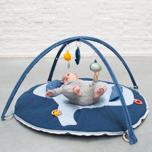 Trixie Baby Erlebnisdecke mit Spielbogen Mr. Lion