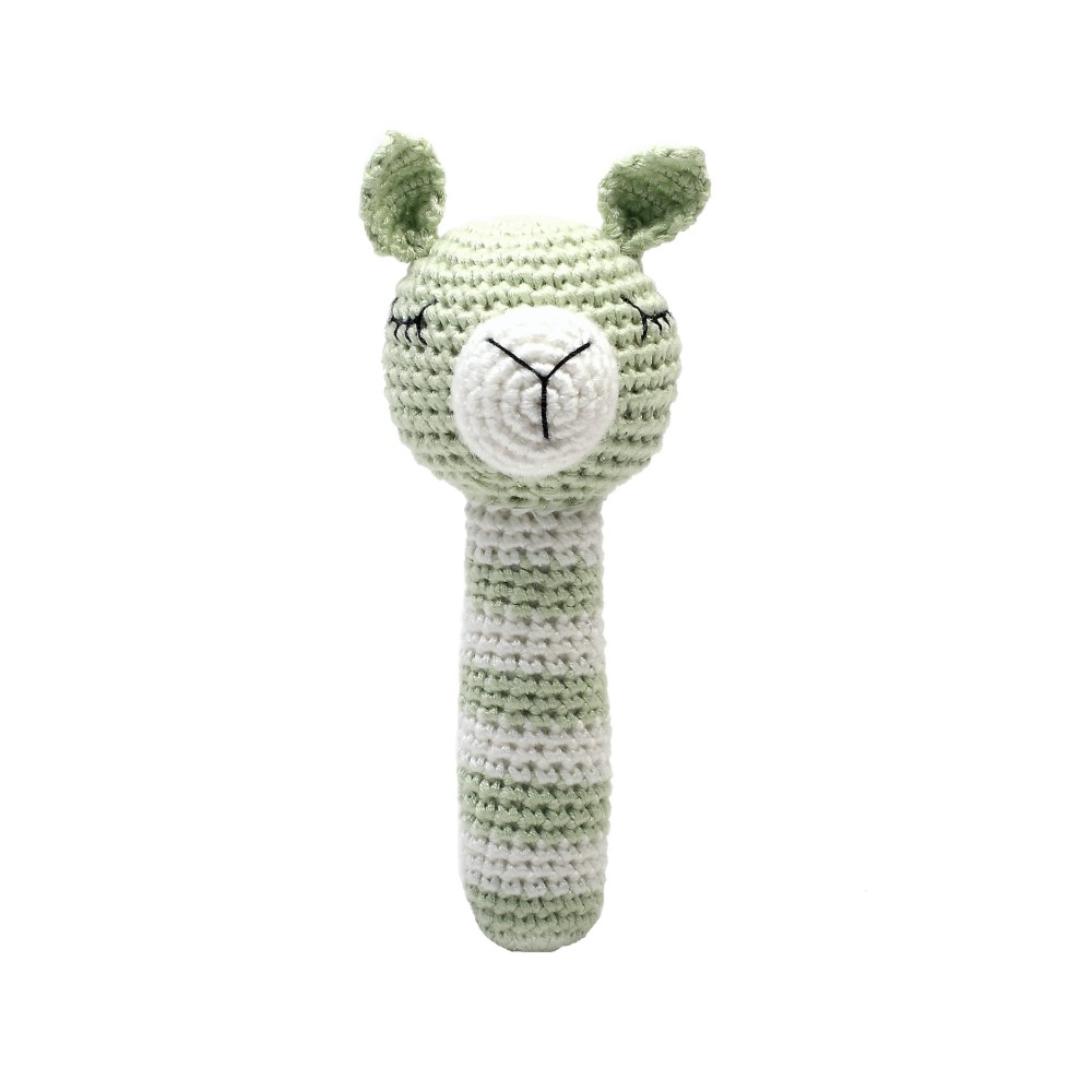 natureZOO Rasselstab gehäkelt, Lama Lindgrün