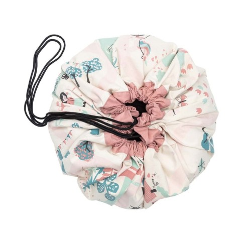 Sac de jouet, promenade dans un parc