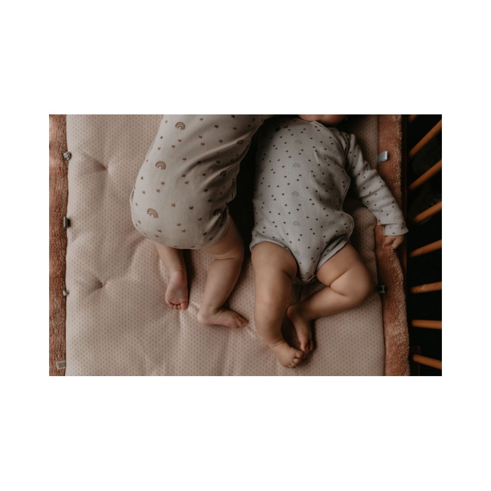 Snoozebaby Krabbeldecke / Laufgittereinlage Cheerful Playing - Milky Rust