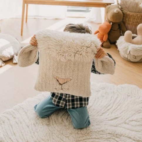 Lorena Canals Kissen Woolable, Pink Nose Sheep