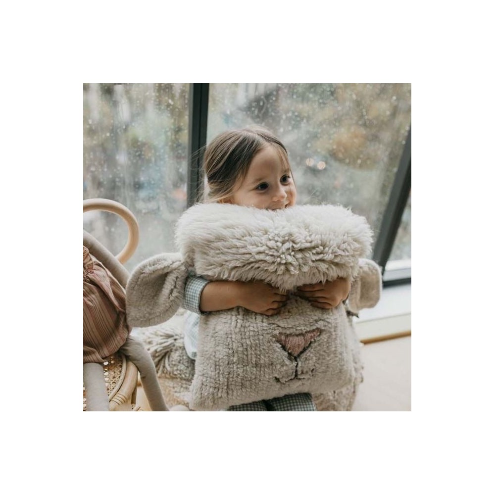 Lorena Canals Kissen Woolable, Pink Nose Sheep