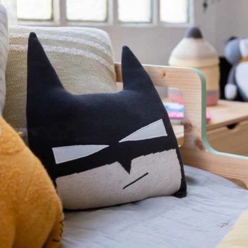 Lorena Canals x Edgar Plans Strickkissen, Batboy