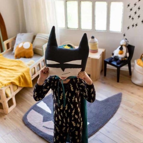 Lorena Canals x Edgar Plans Strickkissen, Batboy