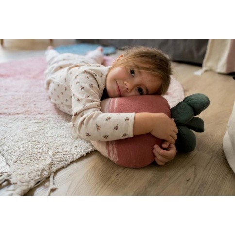 Lorena Canals Gestricktes Kissen Ramona der Rettich 30 x 30