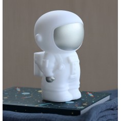 Nachtlicht, Astronaut