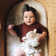 Rassel Plüsch Lamm Lee / Weiss