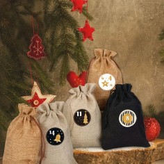 Calendrier de l'Avent Dyi avec des sacs de jute pour suspendre