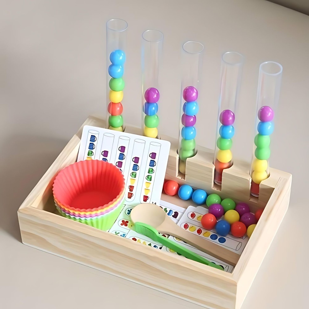 Montessori Lernspielzeug mit farbigen Perlen