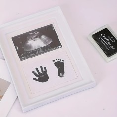 Bildrahmen mit Stempelkissen für Babyfuss- und Handabdrücke