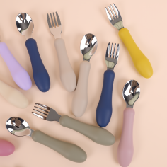 Couverts bébé en acier inoxydable avec poignées en silicone (4er ensemble)