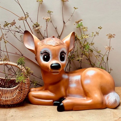 Lampe de pépinière couchée de cerf